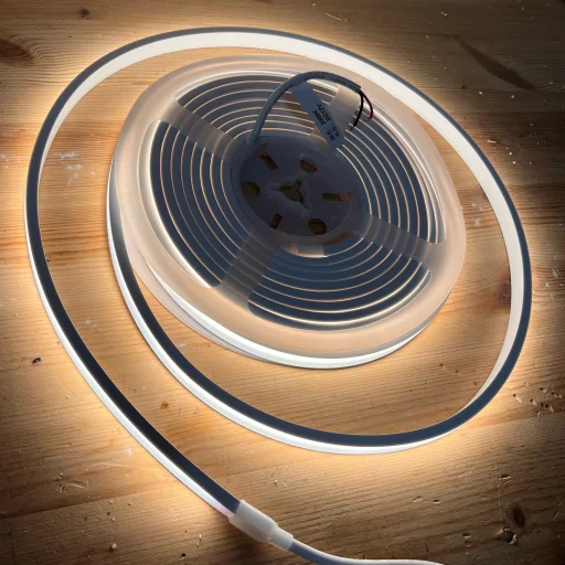 LED Lyslenke for utendørs bruk med varmhvit lys 14 w/m